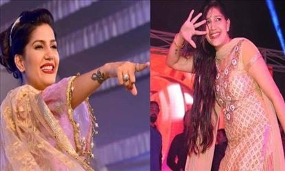 गुलाबी सूट में हरियाणवी छोरी सपना चौधरी ने अपने ठुमकों से यूं मचाई धूम, देखें Video